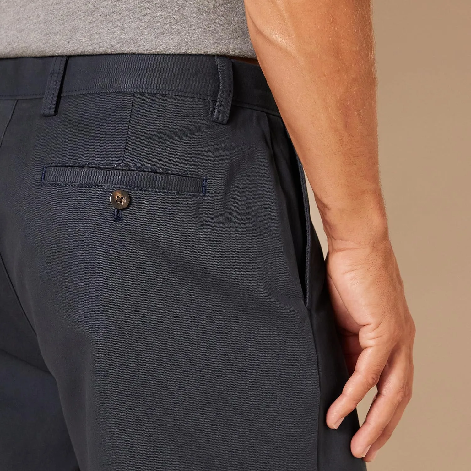 Amazon Essentials Men's Classic-Fit 7" Chino Short