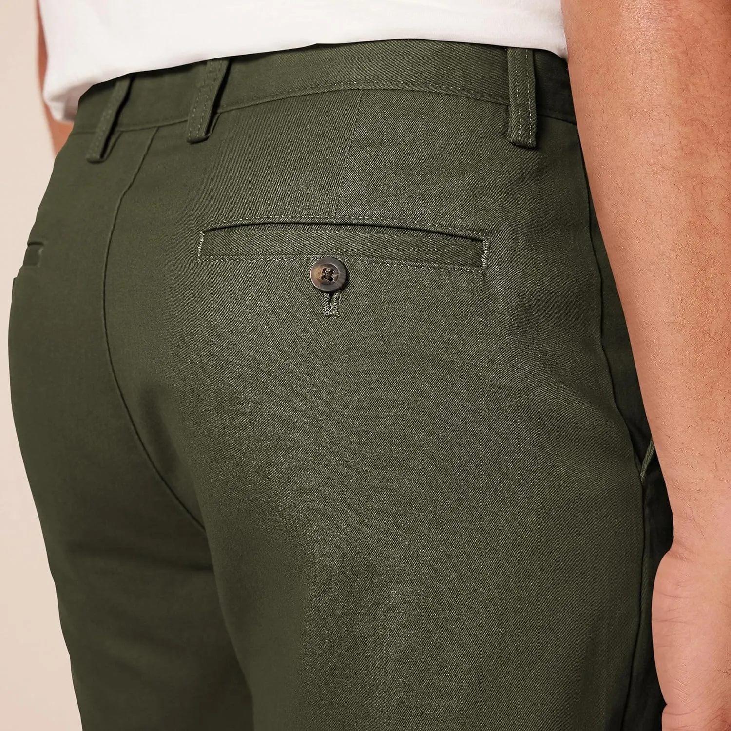 Amazon Essentials Men's Classic-Fit 7" Chino Short