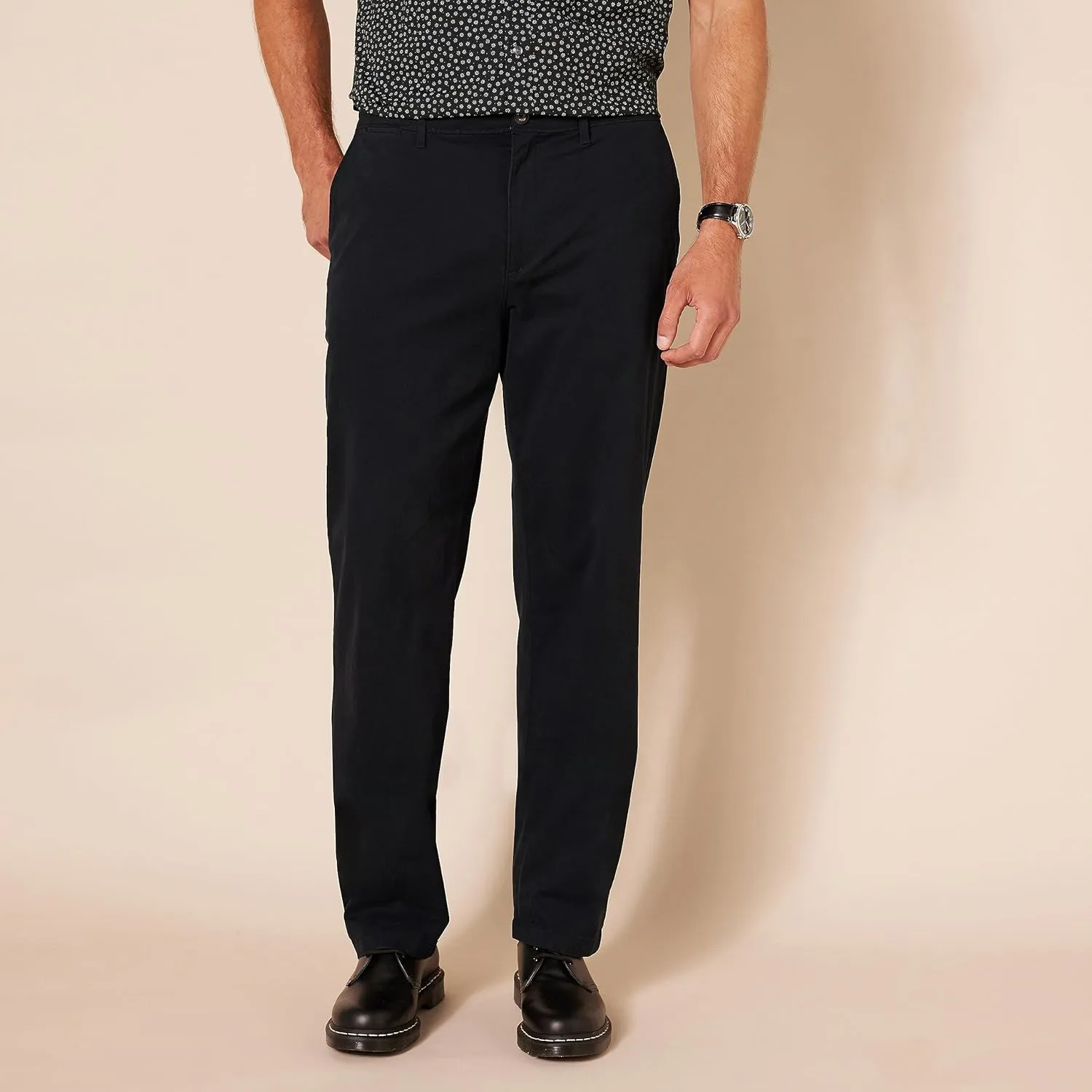 Amazon Essentials Men's Classic-Fit Casual Stretch Chino Pant