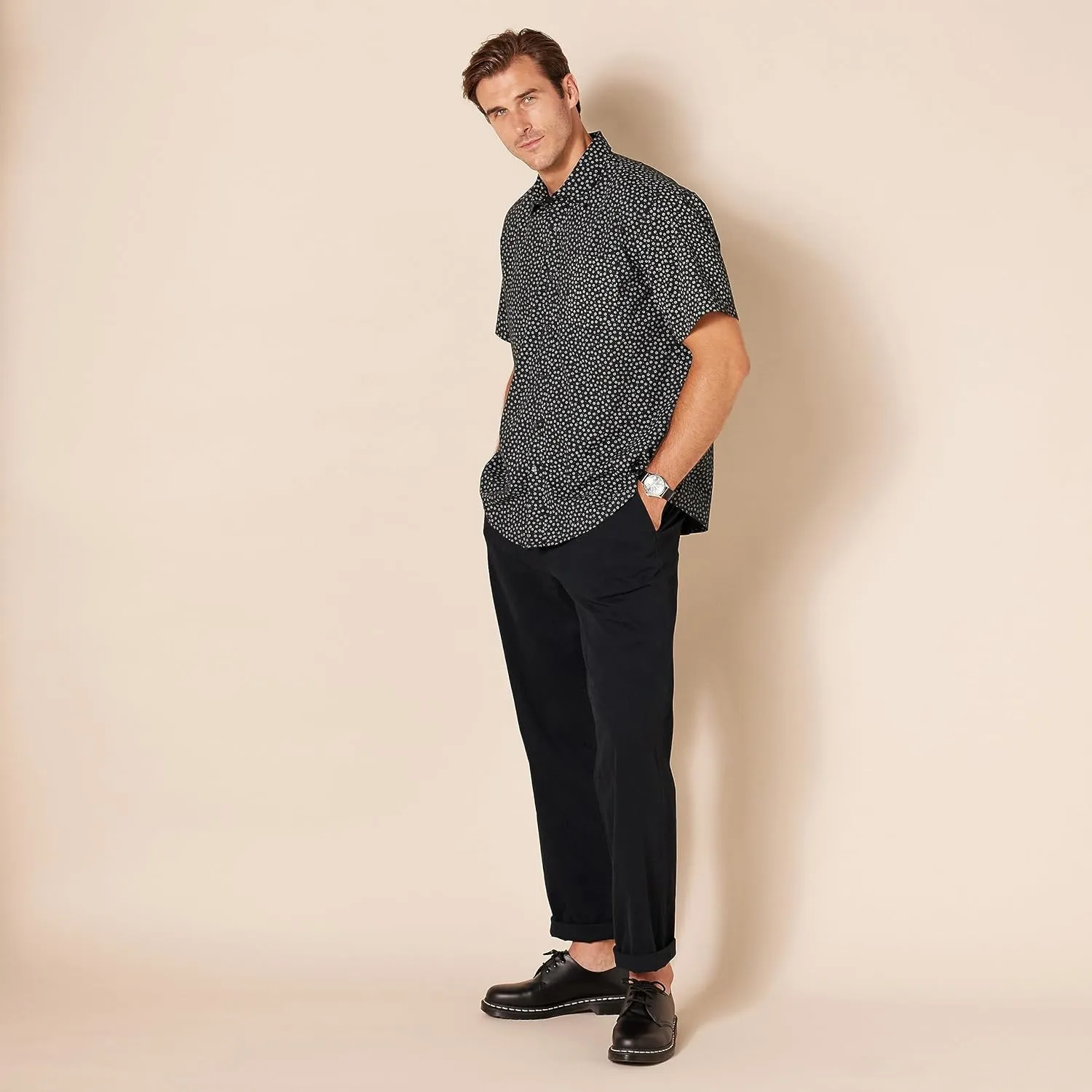 Amazon Essentials Men's Classic-Fit Casual Stretch Chino Pant