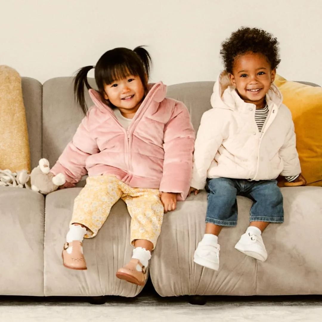 Amazon Essentials x Sofia Grainge Toddlers and Baby Girls' Velour Puffer Jacket