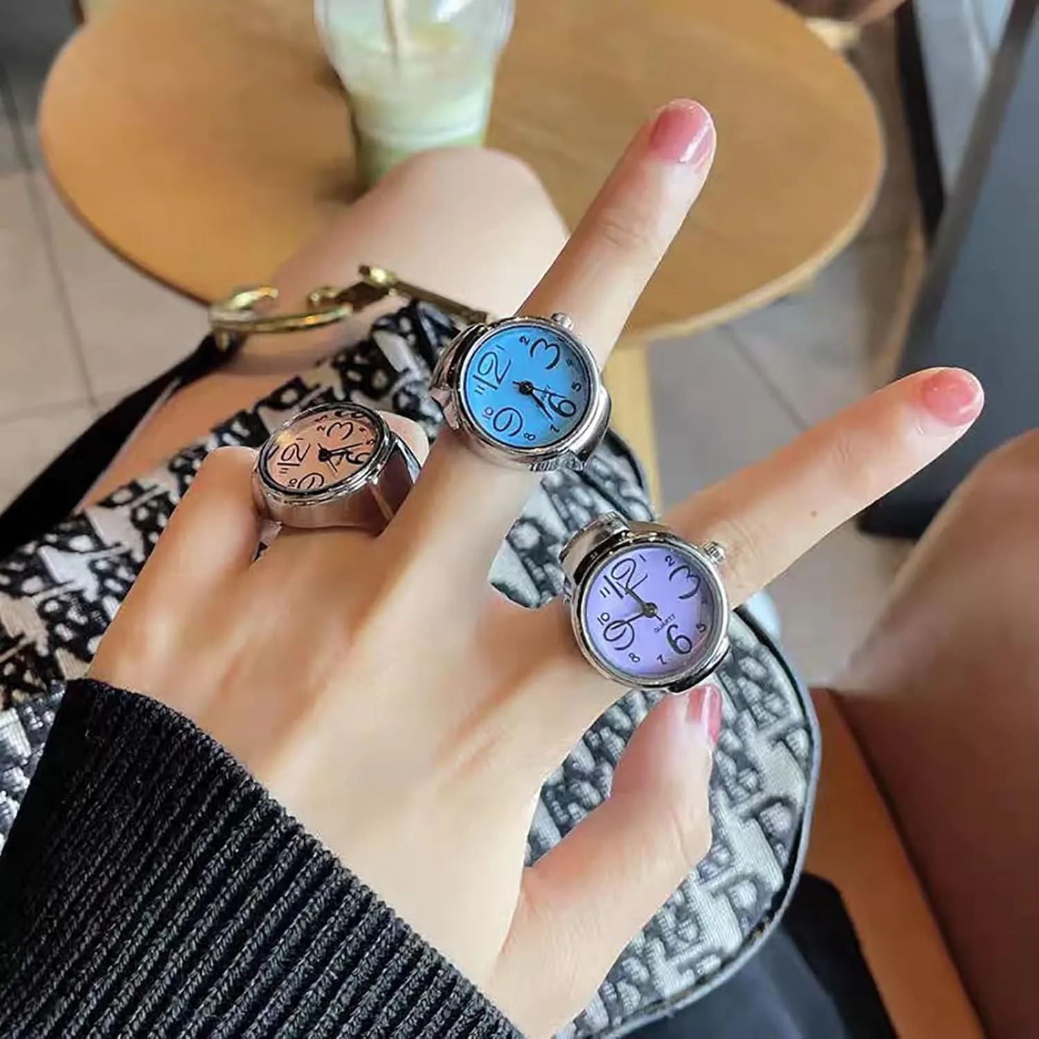 Finger Watches Ring for Men Women Adjustable Clock Rings Creative Elastic Round Quartz Finger Ring Watches
