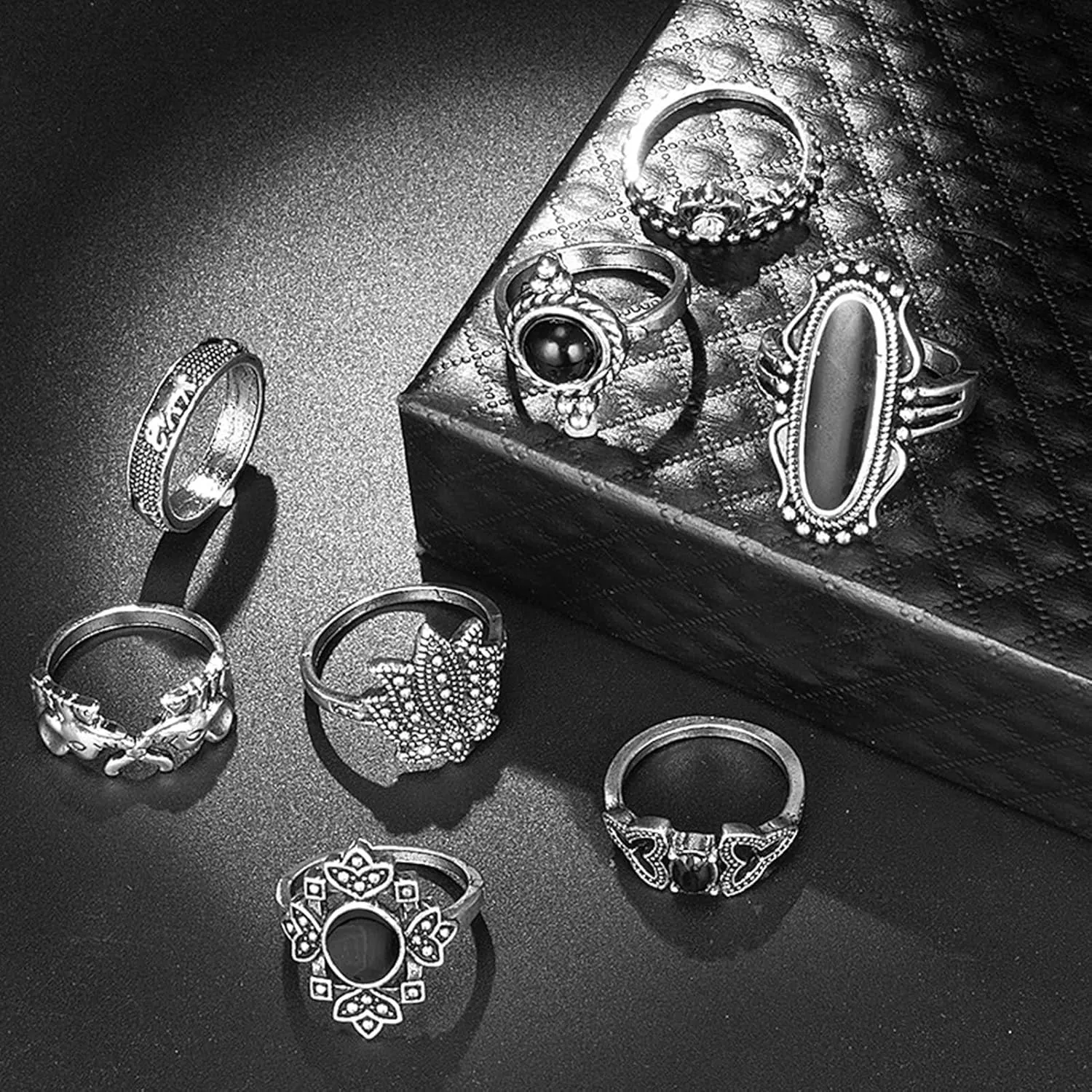 Rings for Women, Rings for Teen Girls 11Pcs/set Heart Stackable Knuckle Rings Alloy Bohemia Black Faux Gem Finger Rings Mens Rings for New Year Gift Valentine's Day Gift