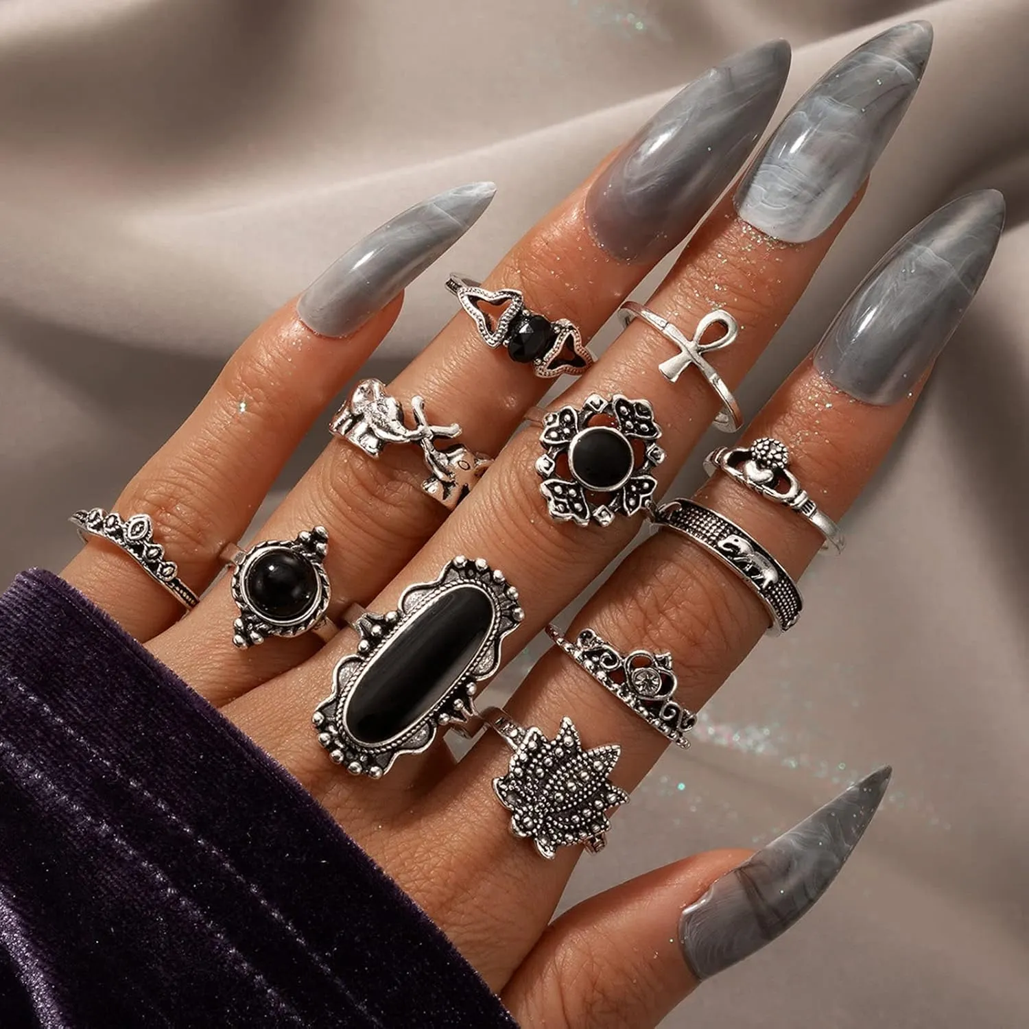 Rings for Women, Rings for Teen Girls 11Pcs/set Heart Stackable Knuckle Rings Alloy Bohemia Black Faux Gem Finger Rings Mens Rings for New Year Gift Valentine's Day Gift
