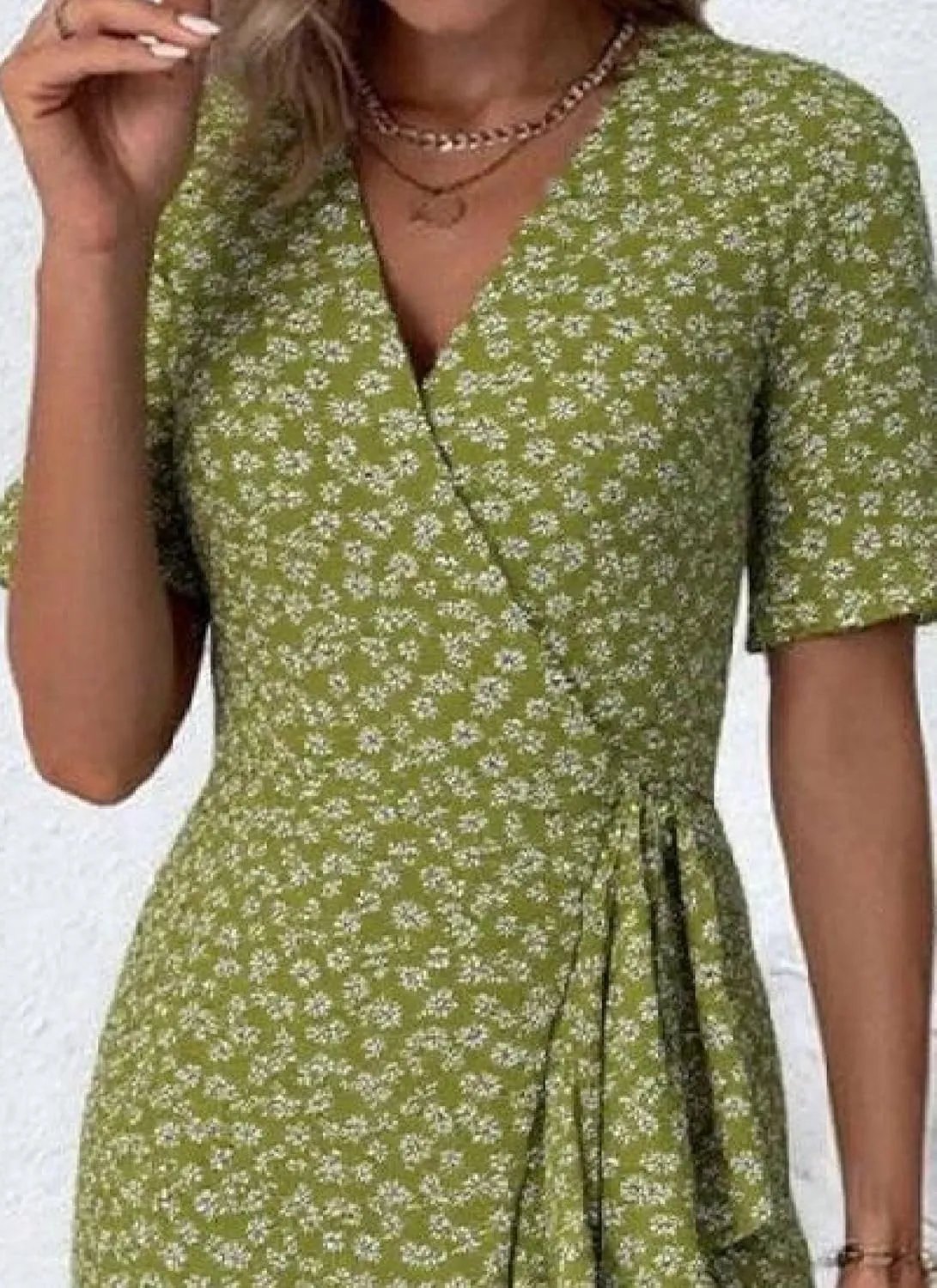 Women's Floral Dress Summer Short Sleeve V Neck Slim Fit Dress Ruffle Split Front Hem Boho Wedding Guest Midi Dresses