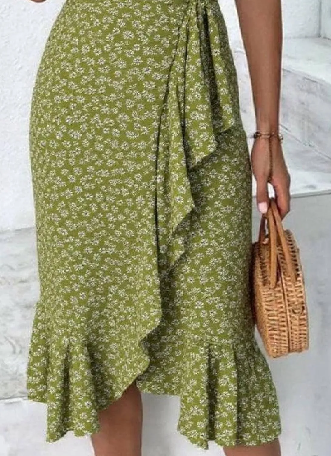 Women's Floral Dress Summer Short Sleeve V Neck Slim Fit Dress Ruffle Split Front Hem Boho Wedding Guest Midi Dresses